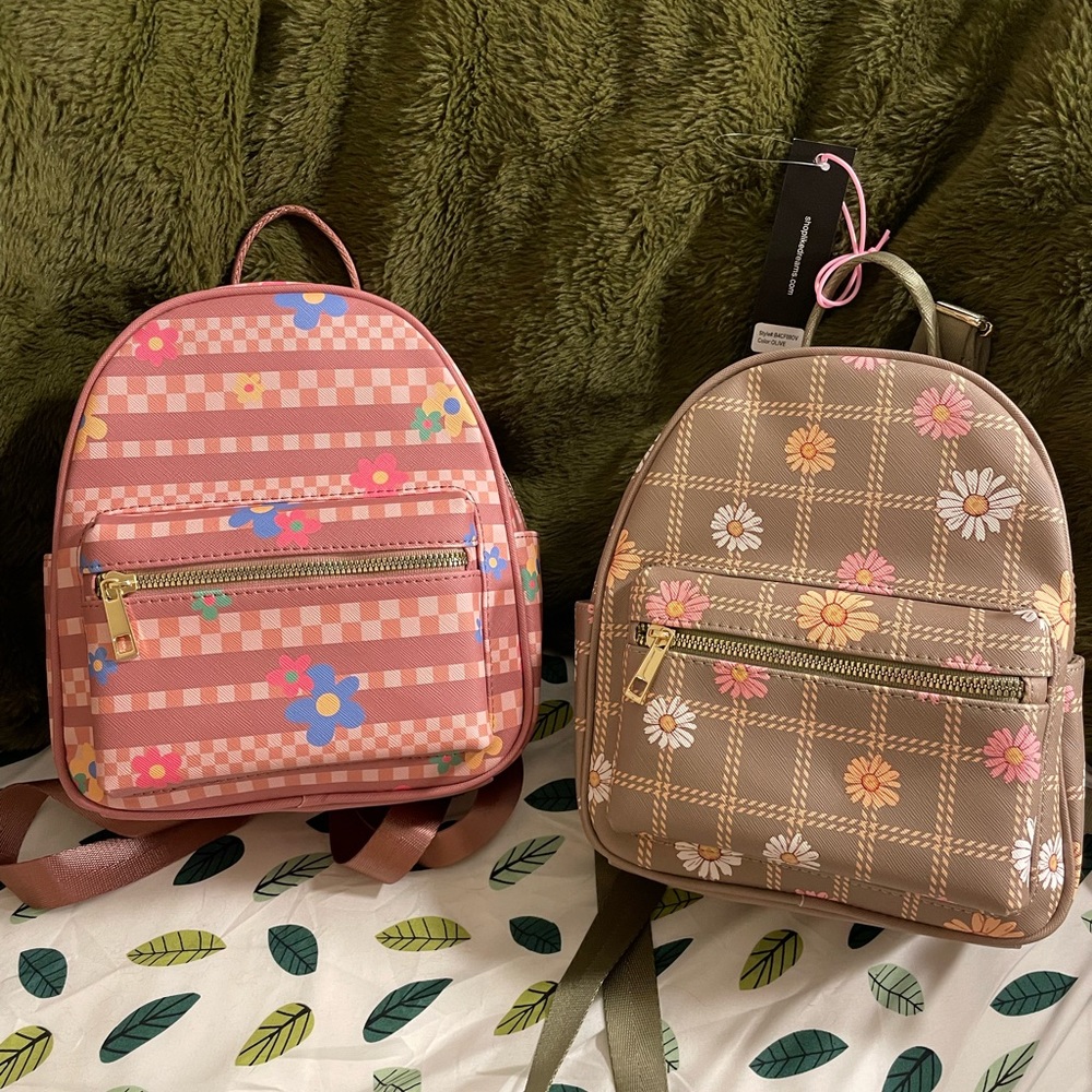 NWT Small Daisy Print Backpack